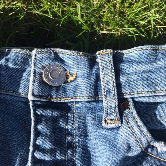 Distressed jeans - Picture 6 of 7